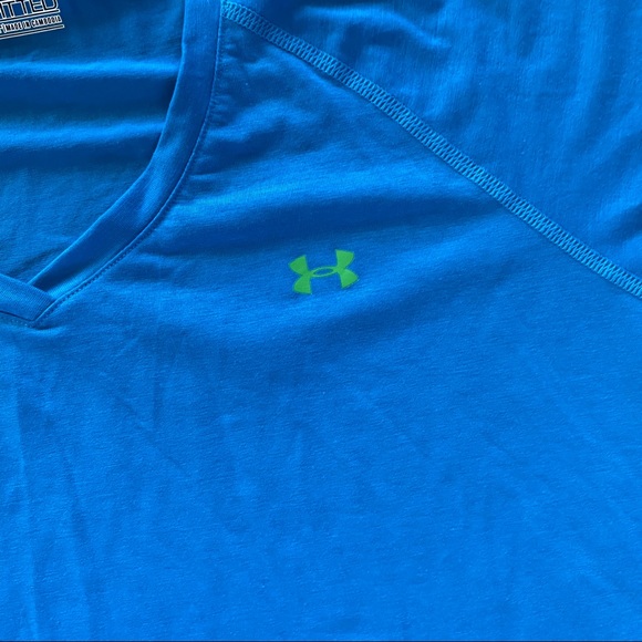 Under Armour Like New Semi-Fitted Heat Gear Top - Picture 2 of 5